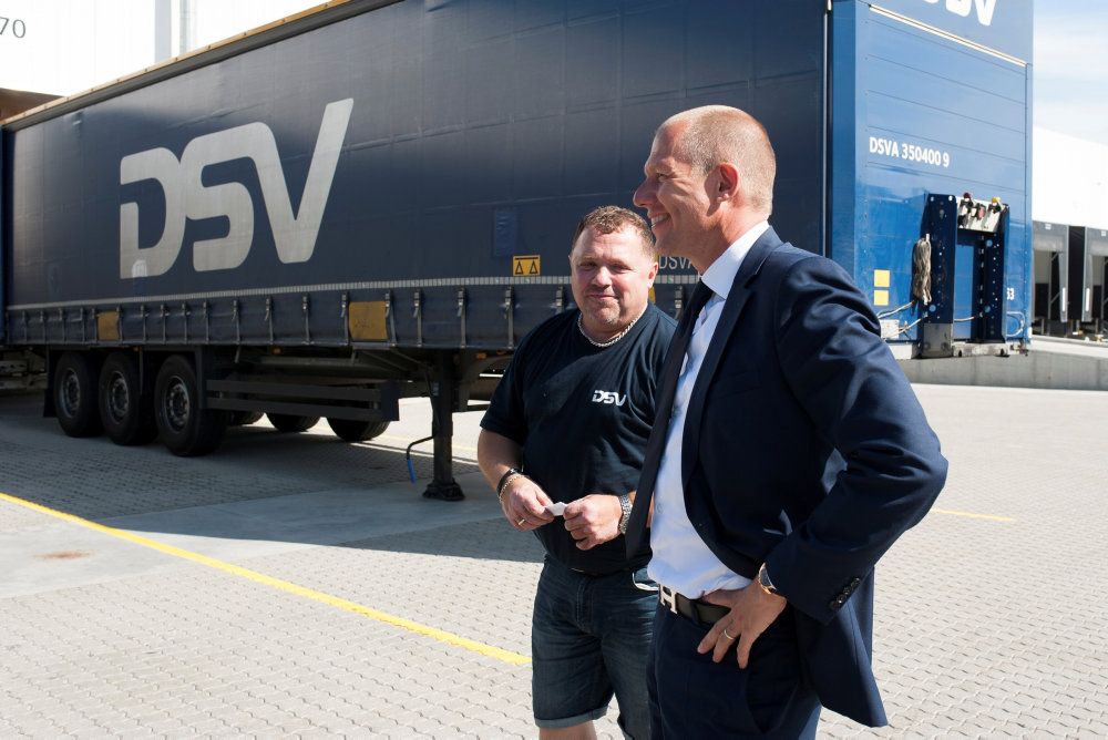 DSV har købt grund på 500.000 kvadratmeter i Lund ved Horsens. Til højre ses DSV's administrerende direktør, Jens Bjørn Andersen.
