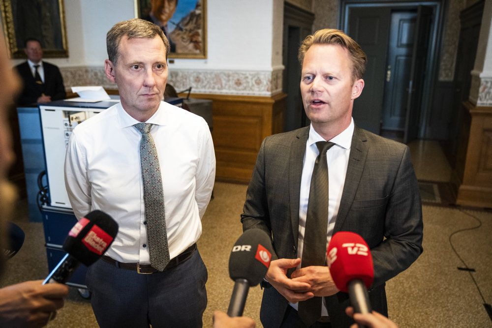 Udenrigsminister Jeppe Kofod (S) og justitsminister Nick Hækkerup (S) præsenterer en ny model for rejsevejledninger til lande uden for EU, Schengen og Storbritannien.