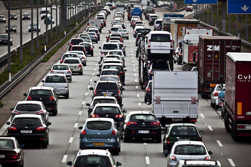 Forslaget fra Danske Bilimportører vil betyde, at omkring en million personbiler ikke vil kunne køre i miljøzonerne fra 2025. (Arkivfoto)