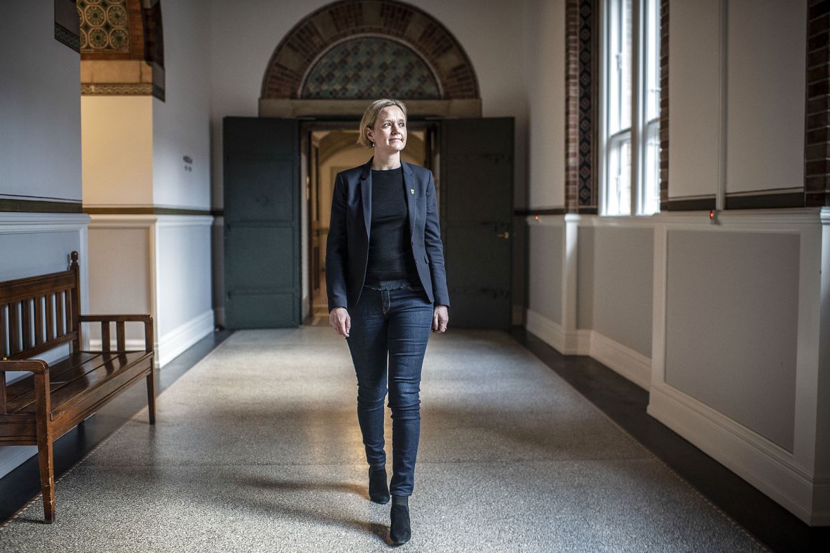 "Det vil være en direkte kontant indsprøjtning, hvis virksomhederne skal betale mindre dækningsafgift og undgå afgifter på udeservering og gadesalg," siger borgmester Cecilia Lonning-Skovgaard (V).