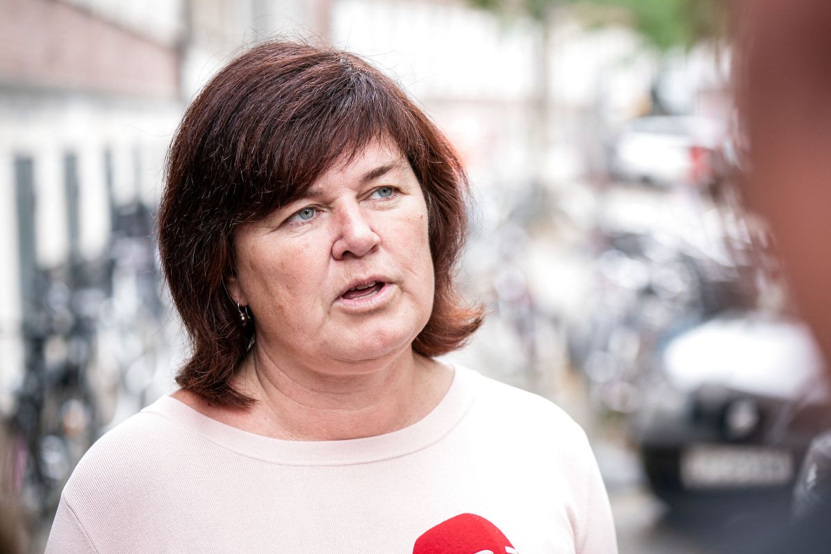 "Det er super mærkeligt, at vi ikke ved, hvor styrelsen skal ligge, og hvem der skal bemande den. Man skulle jo synes, at når den skal køre i august, så har man også efterhånden nogen svar," siger retsordfører i Folketinget Karina Lorentzen Dehnhardt (SF).
