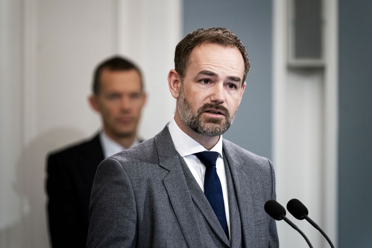 Aarhus har oplevet en kraftig stigning i antallet af nye tilfælde af covid-19. Nu indfører kommunen nye restriktioner på plejehjem, og borgmester Jacob Bundsgaard (S) holder døren åben for yderligere og bredere restriktioner.