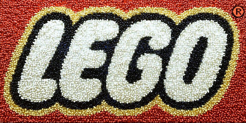 I den relativt lille Billund Kommune, hvor den globale legetøjsgigant, Lego, har hovedsæde, er kommunens økonomi dybt afhængig af, hvordan det går for Lego. Et dårligt aktieår for virksomheden i 2018 betyder, at det er svært at få enderne til at hænge sammen i kommunalbudgettet for 2021