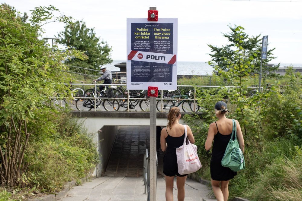 Politiet i Aarhus oprettede torsdag hotspots på strandene Den Permanente, Bellevue og ved 'Den spanske trappe' på Immervad, hvor der er risiko for sammenstimlen af mennesker de kommende dage. Stimler folk sammen, vil der kunne oprettes opholdsforbud for at undgå smittespredning. (Arkivfoto)