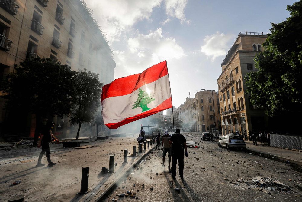 Der har været store demonstrationer mod regeringen efter eksplosionen i Beirut tirsdag.