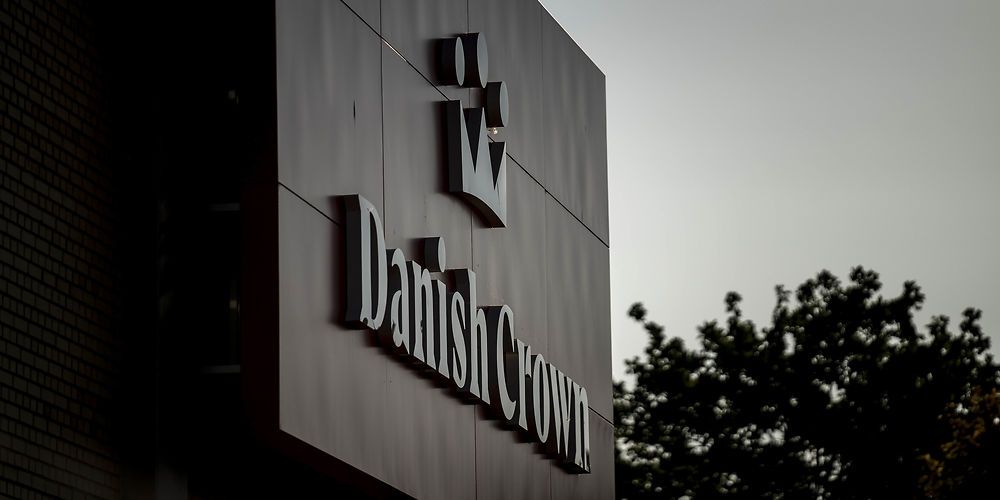 Danish Crown i Ringsted er midlertidigt lukket på grund af covid-19. De syge hører under kommunens jobcenter, der nu fører alle samtaler med ledige og syge digitalt eller på telefon.