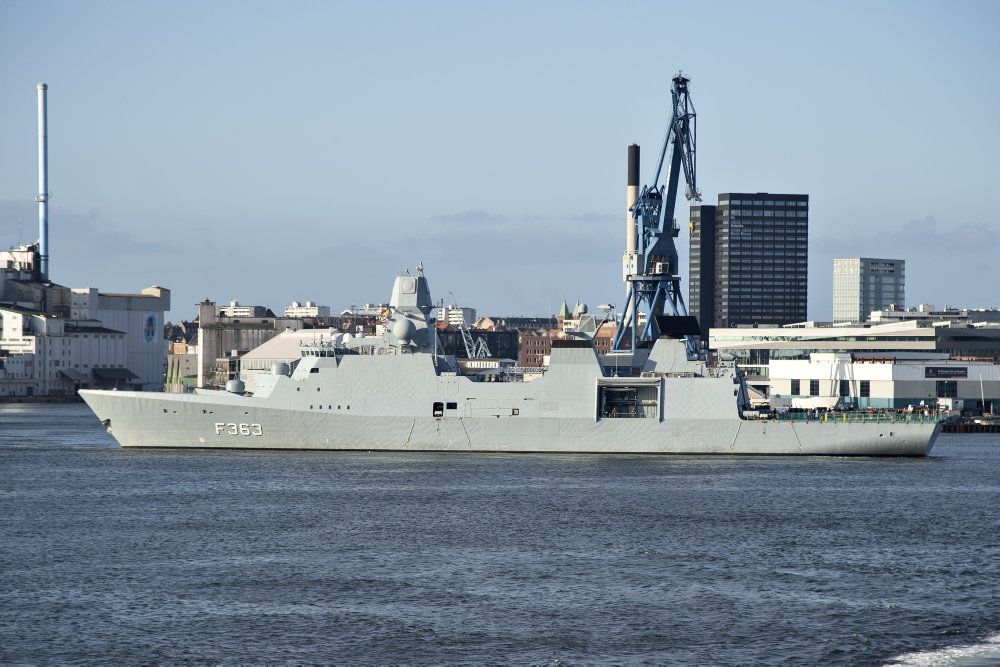 Her ses fregatten "Niels Juel", F363. Den er i samme klasse som den danske fregat "Iver Huitfeldt", F361, der mandag den 10. august satte kurs imod Iran og Hormuzstrædet. (Arkiv)