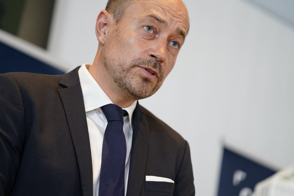 Sundheds- og Ældreminister Magnus Heunicke (S) vil på et pressemøde ikke afvise, at en nedlukning kan blive nødvendigt.