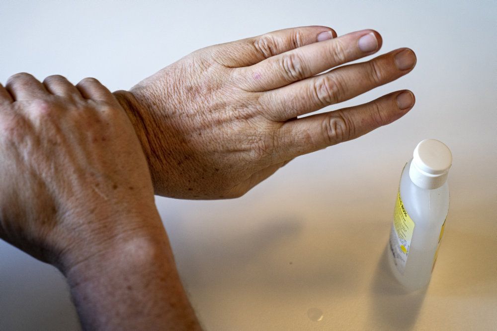 Lederne på Silkeborgs sociale botilbud skal vurdere, om de har medarbejdere eller boende, der er i risikogruppen for covid-19. Hvis det er tilfældet, skal de enkelte institutioner underlægges besøgsrestriktioner, der gør, at alle besøg skal holdes udenfor. (Arkivfoto)