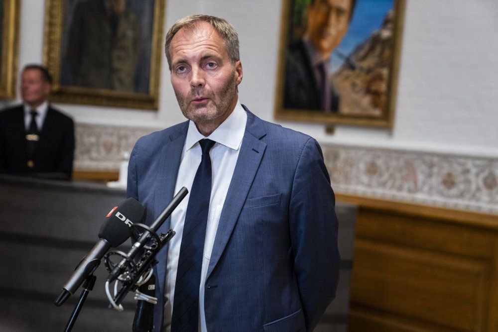 Peter Skaarup (DF) ønsker brug af fodlænke, hvis man ikke overholde selvisolering efter smitte med karantæne. Politiet skal have mulighed for at gribe ind, siger Peter Skaarup.