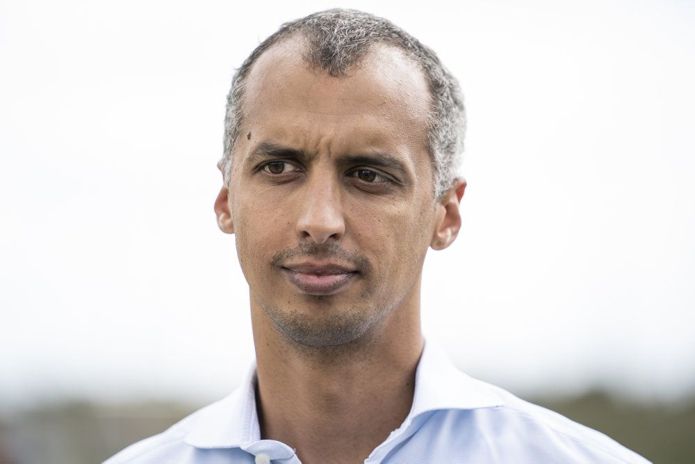 Der skal gives økonomisk hjælp til irregulære migranter, som er strandet på Vestbalkan, så de rejser hjem, siger udlændinge- og integrationsminister Mattias Tesfaye (S).