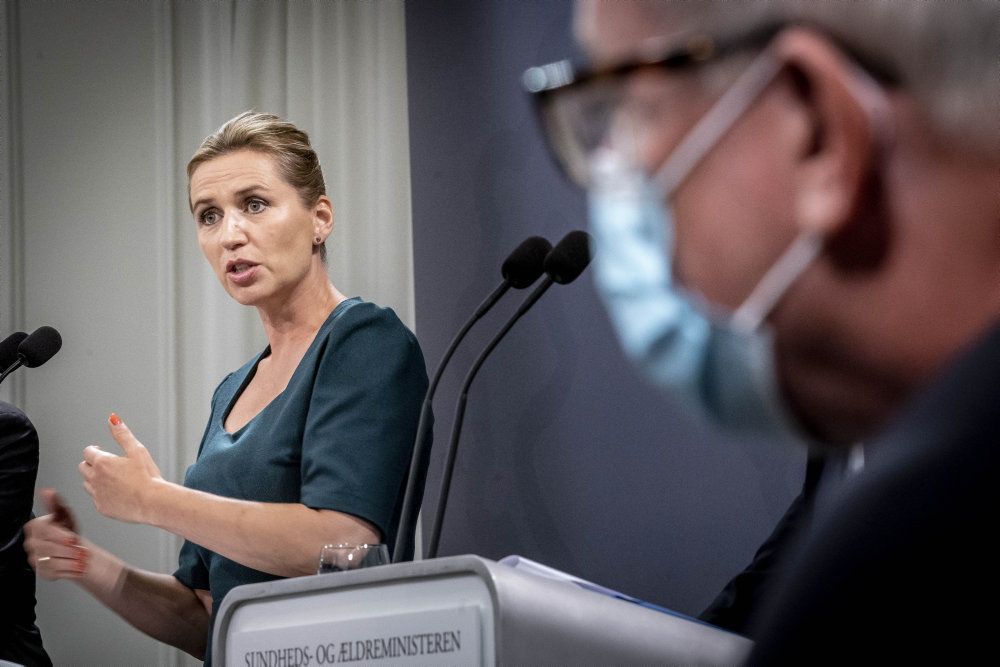 Coronakrisen får det svært med opmærksomheden tirsdag, hvor statsminister Mette Frederiksen (S) præsenterer regeringens pensionsudspil. (Arkivfoto)