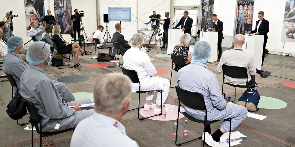 Statsminister Mette Frederiksen (S) fremlagde tirsdag regeringens forslag til tidlig pension på Danish Crown slagteriet i Horsens.