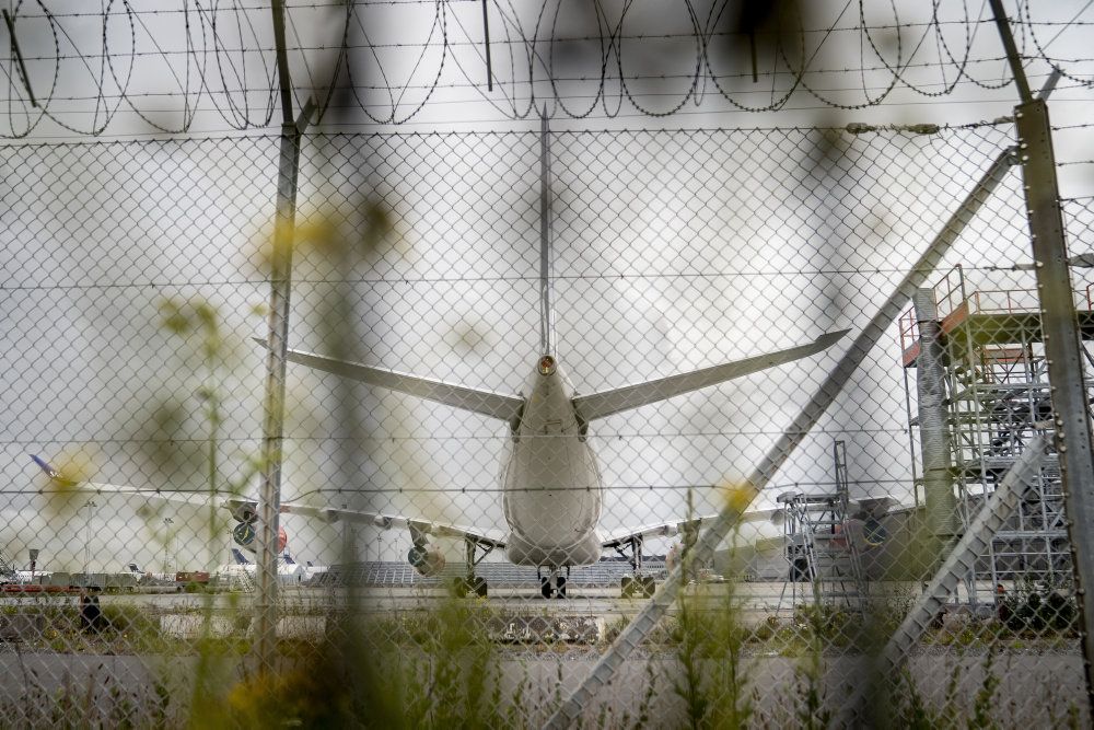 64-årige John Jensen fra Roskilde har haft hårdt fysisk arbejde, siden han var teenager. De seneste 15 år har han fyldt brændstof på fly i Københavns Lufthavne. Nu føler hans sig nedslidt og håber på regeringens nye ret til tidlig pension. (Arkivfoto)