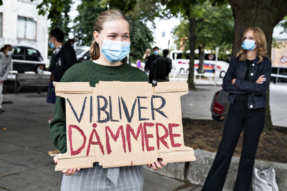 Elever har mandag demonstreret i Aarhus for at komme tilbage i gymnasierne.