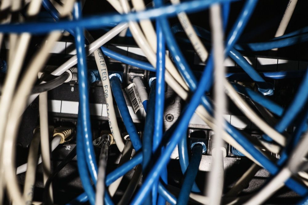 Bredbåndspuljen har  hjulpet borgere med at få hurtigere internet i tyndt befolkede områder, men nu lægger regeringen op til at sløjfe den. (Arkivfoto)