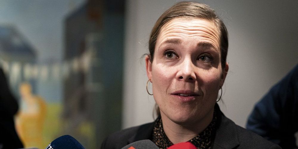 Ifølge socialminister Astrid Krag vil pladserne hurtigt være klar til brug. Hun peger på, at der under coronakrisens begyndelse blev afsat penge til 55 akutpladser. I det tilfælde viste kvindecentrene, at de var i stand til at handle hurtigt, mener Astrid Krag. (Arkiv)