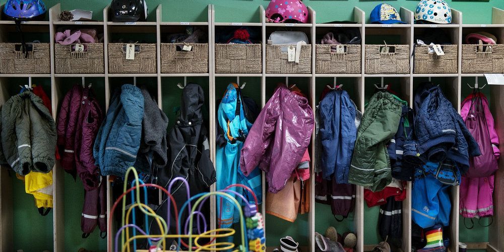 Flertallet af pædagogiske ledere i dagtilbud og på skole- og fritidsområdet oplever, at kommunerne har slækket på beredskabet og holder igen med ressourcer til rengøring og hygiejnetiltag, der skal begrænse smittespredningen. Det viser en ny undersøgelse fra Bubl. (Arkiv)