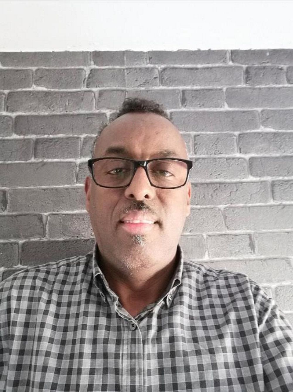 Abdirahman M. Iidle, talsmand for AarhuSomali, vurderer, at somaliere er ekstra udsat for coronasmitte på grund af job, og at de ofte bor mange mennesker sammen.
