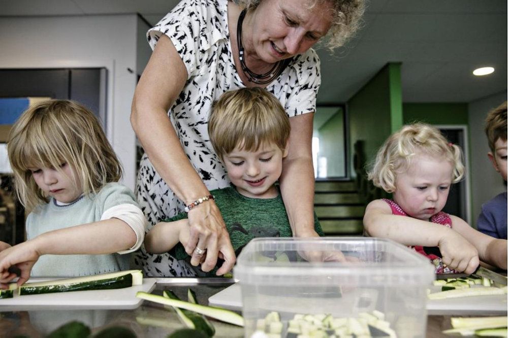 Børn af lavtuddannede forældre klarer sig markant bedre sprogligt, når de kommer i skole, hvis der har været en særlig indsats i børnehaven, viser nyt studie.