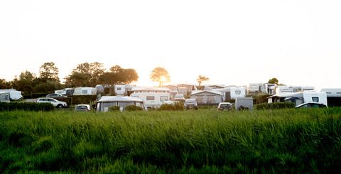 Campingpladserne på Fyn har haft en forrygende juli med rekord mange bookninger.