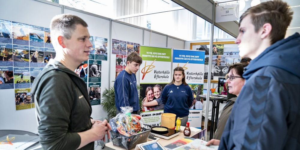 Omkring 240 efterskoler i Danmark frister med ophold i 8., 9. eller 10. klasse. Her på Efterskolemesse 2020 i februar. (Arkivfoto)