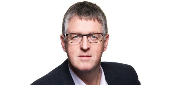 Sønderborgs borgmester, Erik Lauritzen (S), har ikke i sinde at bøje sig for Assens borgmesters ønske om at stoppe opførelsen af vindmøllepark ud for Assens kyst. (Arkiv)