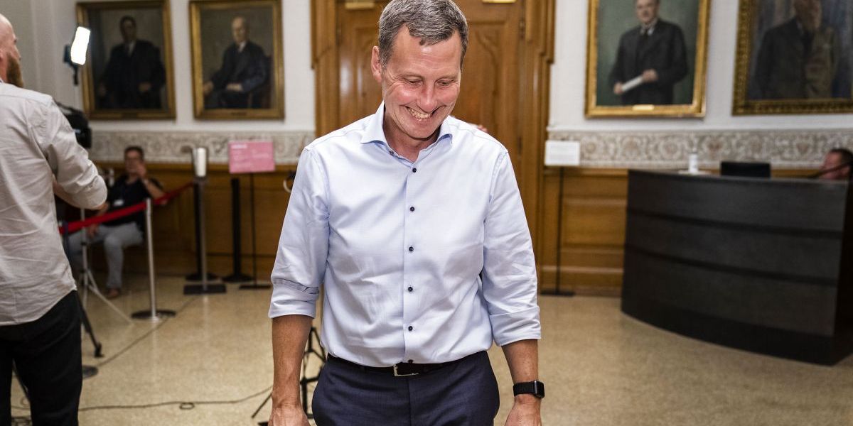Justitsminister Nick Hækkerup har meget at tænke over i disse dage. Det vælter ind med henvendelser fra kommuner, der ønsker at den kommende styrelse for værnemidler i forbindelse med epidemier skal placeres i netop deres kommune.