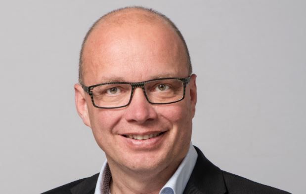 "Det er vigtigt ... at man er med til at sikre, at der hele tiden er nytænkning og foranderlighed på posten – så to til tre perioder er optimalt," siger afgående borgmester Jørn Pedersen til TV Syd.
