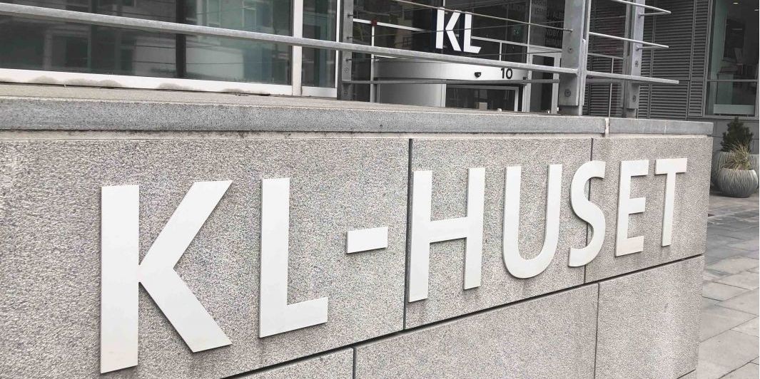 Kommunernes først indmelding til KL af service- og anlæg i deres budgetter for 2021 viser en samlet overskridelse på 1,5 milliard kroner. Det kan udløse krav om besparelser i mange kommuner.