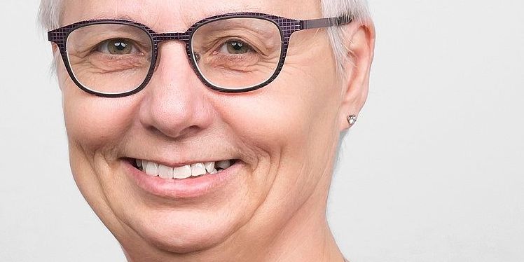 Formand for Social- og Arbejdsmarkedsudvalget i Køge Kommune, Lissie Kirk (S), beklager, at forvaltningen ved en fejl ikke har partshørt udsatte borgere, inden de mistede deres støtte i hjemmet. (Arkiv)