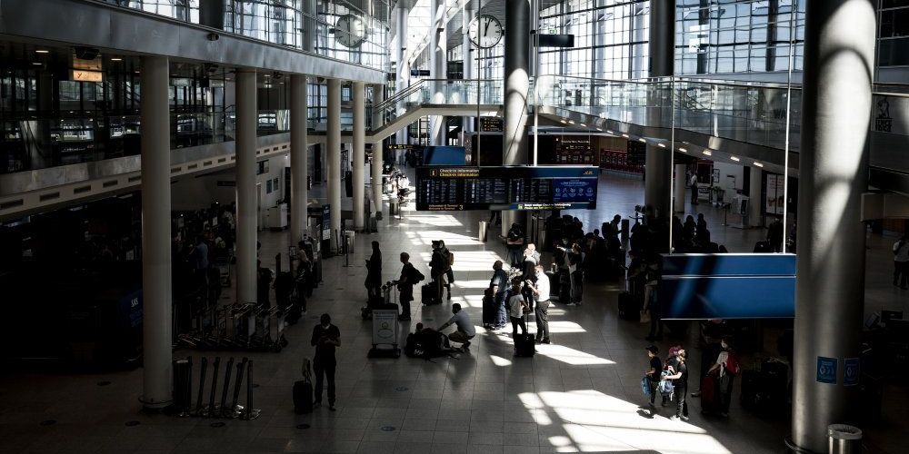 Københavns Lufthavn er på grund af et lavere aktivitetsniveau under corona nødt til at nedlægge stillinger.