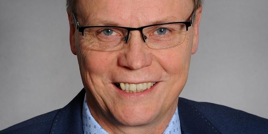 Peder Foldager (V), formand for børn og læring i Varde Kommune skal i gang med at ansætte sekretærer til skoler og daginstitutioner i kommunen. Lederne har for meget at se til. (Arkiv)