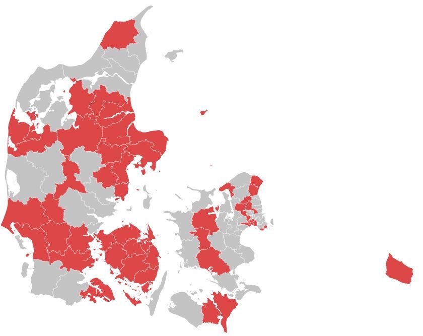 Hver anden kommune har gjort arbejdsdagen røgfri (her markeret med rødt), og flere er på vej.
(Nedenfor er der et interaktivt kort med flere muligheder)