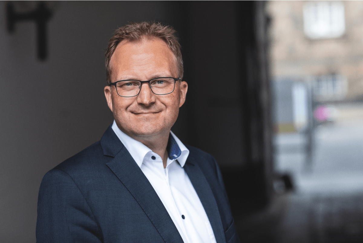 Udkantsdanmark spiller derfor en stor rolle i integrationen af 2015-flygtningene, og det er på mange måder positivt, forklarer Steffen Damsgaard, kommunalpolitiker i Lemvig og formand for Land­distrikternes Fællesråd.