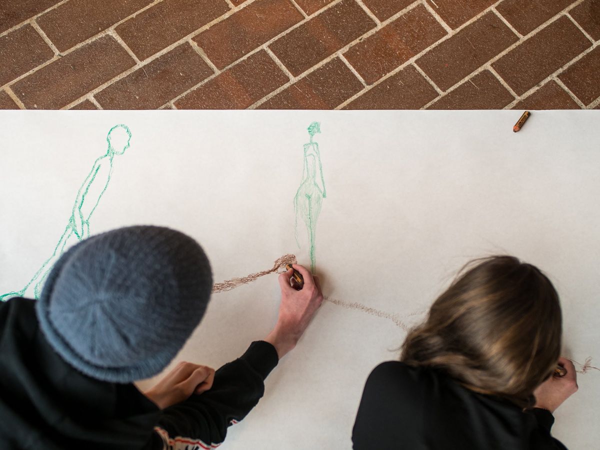 Skoleprojektet SKAB DET NYE handler om, hvordan kunstnere skaber nye værker og eleverne møder kunstnere, der skaber nye løsninger på et problem.