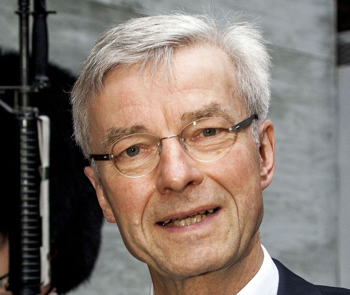 Der kommer flere lokale tiltag mod corona nu f.eks. krav om mundbind i supermarkeder, forudser Hans Jørn Kolmos. Han er professor i klinisk mikrobiologi ved Syddansk Universitet.