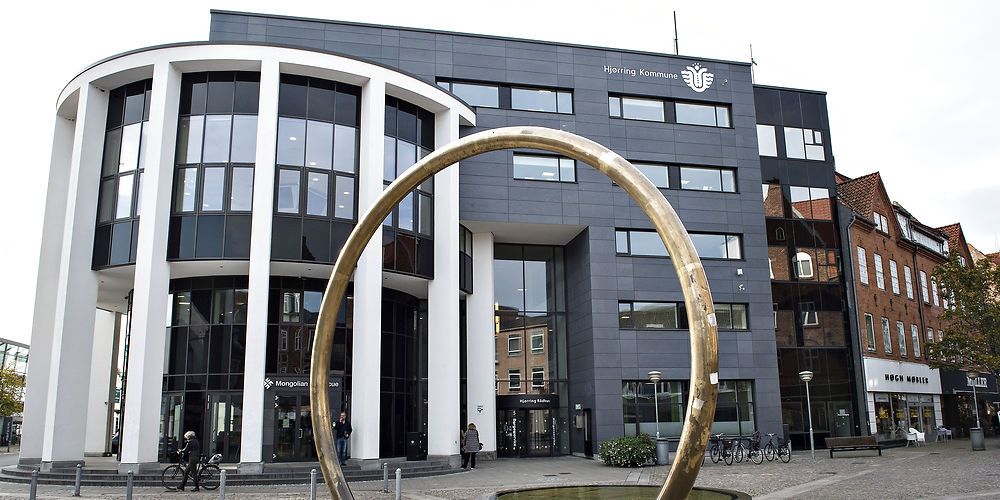 Hjørring har på grund af stigende smitte begrænset alle fysiske møder med borgere, meddelte kommunen fredag i en pressemeddelelse.