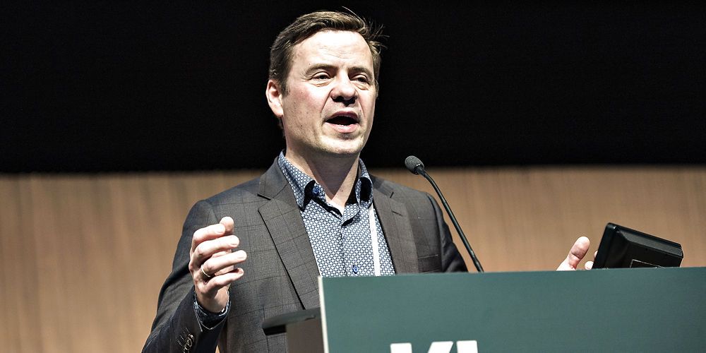 (Arkiv) Jobcentrene skal ikke hænge sig så nøje i regler for samtaler i år. Sådan må man forstå KL's Thomas Kastrup-Larsens budskab til kommunernes beskæftigelsesudvalg.