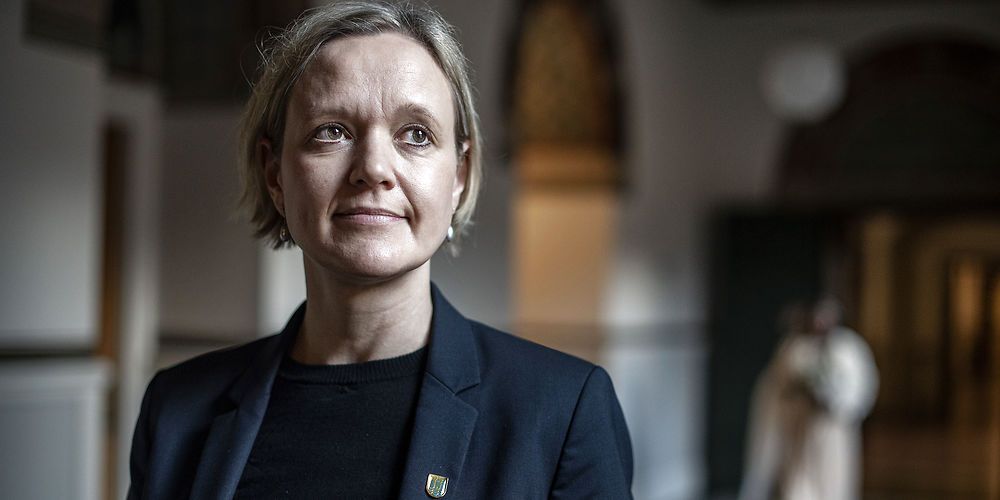 (Arkiv) Det lykkedes ikke for beskæftigelses- og integrationsborgmester Cecilia Lonning-Skovgaard (V) at "banke smitten ned, mens hjulene stadig kører." Med et stigende smittetryk har frontmedarbejdere på jobcentre i København fået mulighed for at arbejde hjemme og samtidig gennemføre digitale og telefoniske samtaler med de ledige.