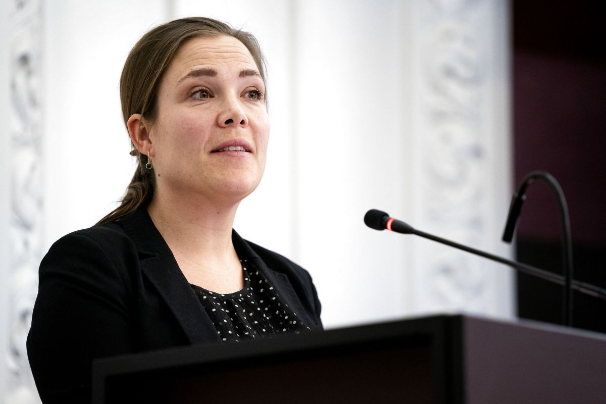 "Vi holder hånden under velfærden i de kommuner, der har det særligt svært," siger social- og indenrigsminister Astrid Krag (S) i forbindelse med særtilskud.