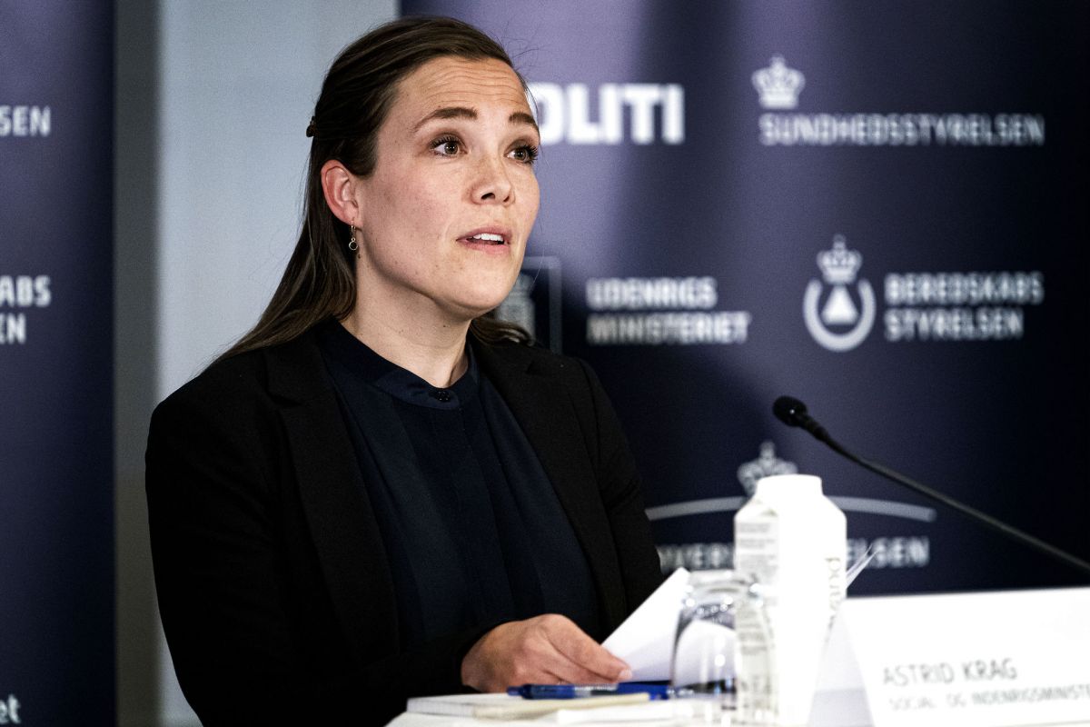 Trods nye restriktioner på bosteder vil "vi hele tiden have fokus på at beskytte beboere mod isolation," siger social- og indenrigsminister Astrid Krag.