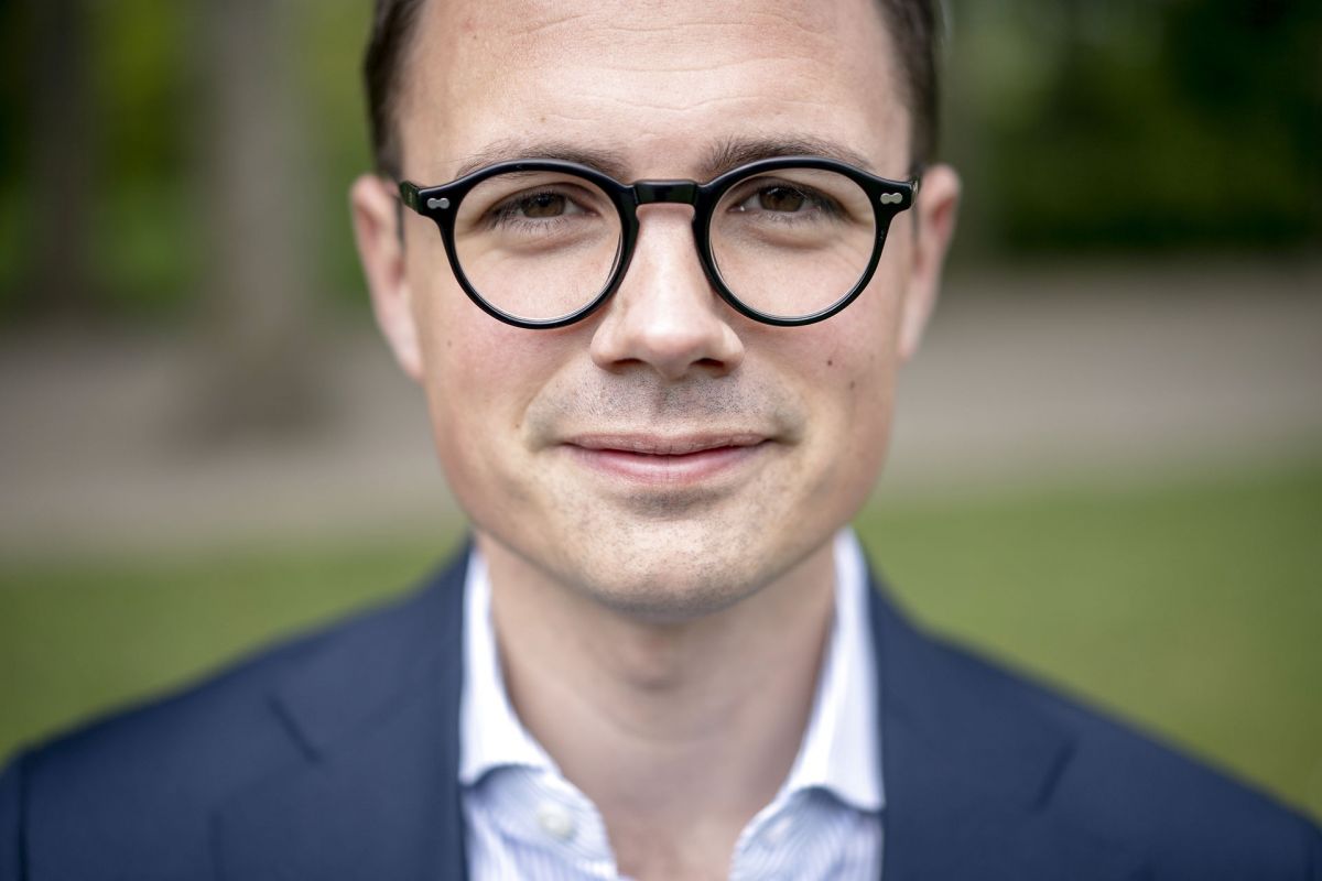 "Det er nu, vi skal stå sammen for at få bragt smitten under kontrol," siger Simon Aggesen (K), som er borgmester i Frederiksberg Kommune, der også har sendt kontormedarbejdere hjem.