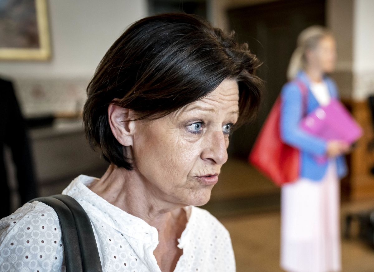 Børn i daginstitutioner, elever i skoler og ældre på plejehjem skal opdeles i mindre grupper for at begrænse smittespredning. Det mener SF's sundhedsordfører Kirsten Normann Andersen.