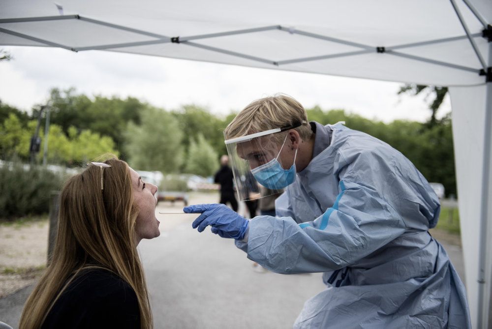 Der er nu 24,5 covid-19-smittede per 100.000 indbyggere i Københavns Kommune, og derfor har kommunen iværksat, at alt personale i sundheds- og ældresektoren skal testes hver anden uge. (Arkivfoto)