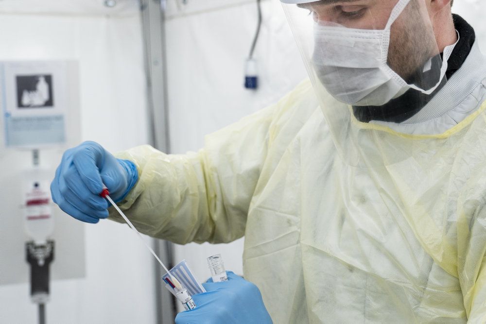 Flere danske kommuner oplever stigende smittespredning med coronavirus. 17 kommuner er over sundhedsmyndighedernes bekymringsgrænse ved 20 smittetilfælde per 100.000 indbyggere. Derfor er der også flere steder opsat ekstra testfaciliteter. (Arkivfoto)