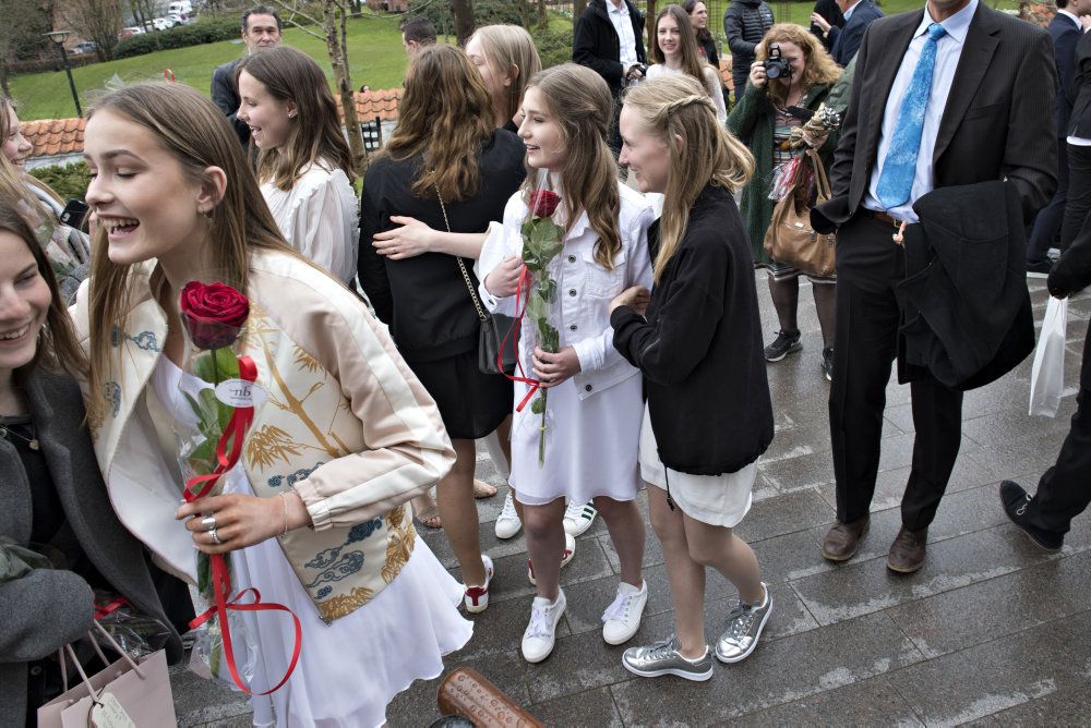 Til private arrangementer som eksempelvis konfirmationer bør gæsterne holde en mesters afstand, anbefaler Sundhedsstyrelsen. (Arkivfoto)