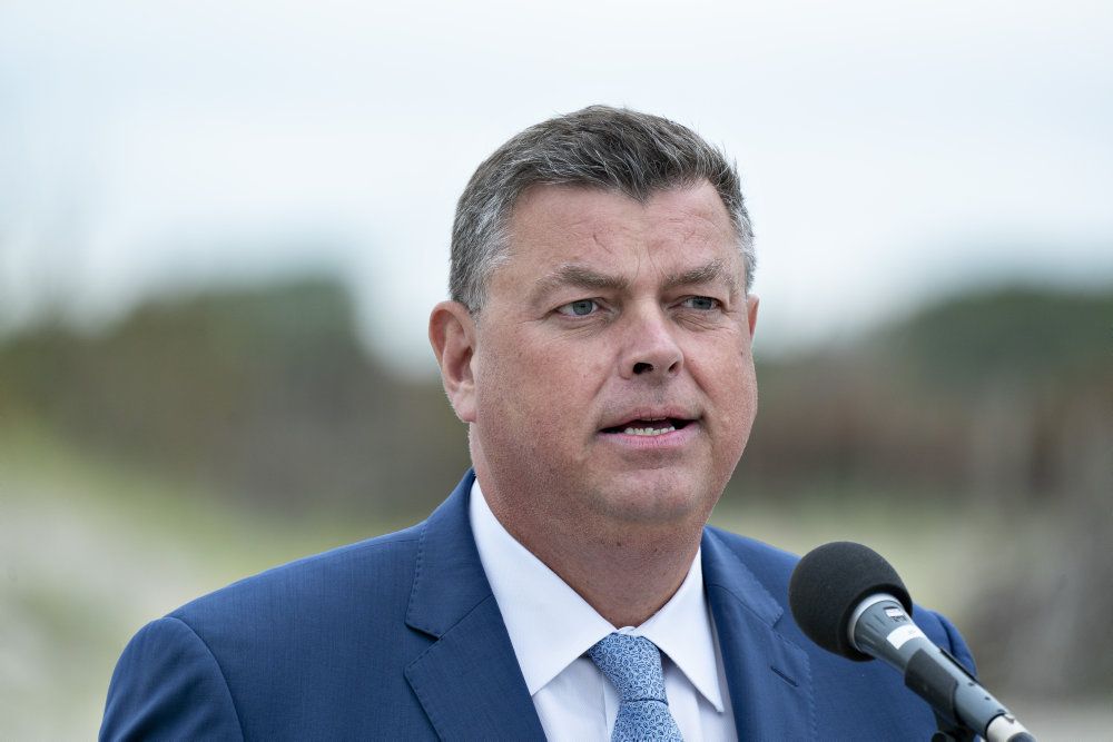 Ligestillingsminister Mogens Jensen (S) mener, at det er på arbejdspladserne, der skal ske en kulturændringer, at det er her den uaaceptable adfærd foregår. (Arkivfoto).