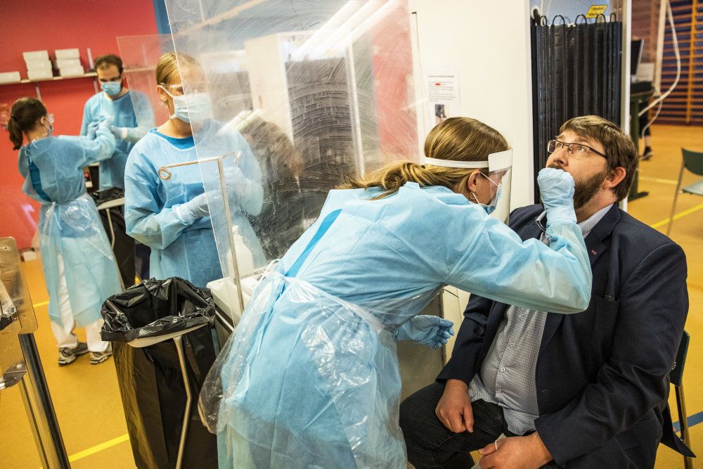 Coronasmittetallet det seneste døgn er 347. Det er højre end søndag, hvor der blev registreret 333 smittede med coronavirus. (Arkivfoto)