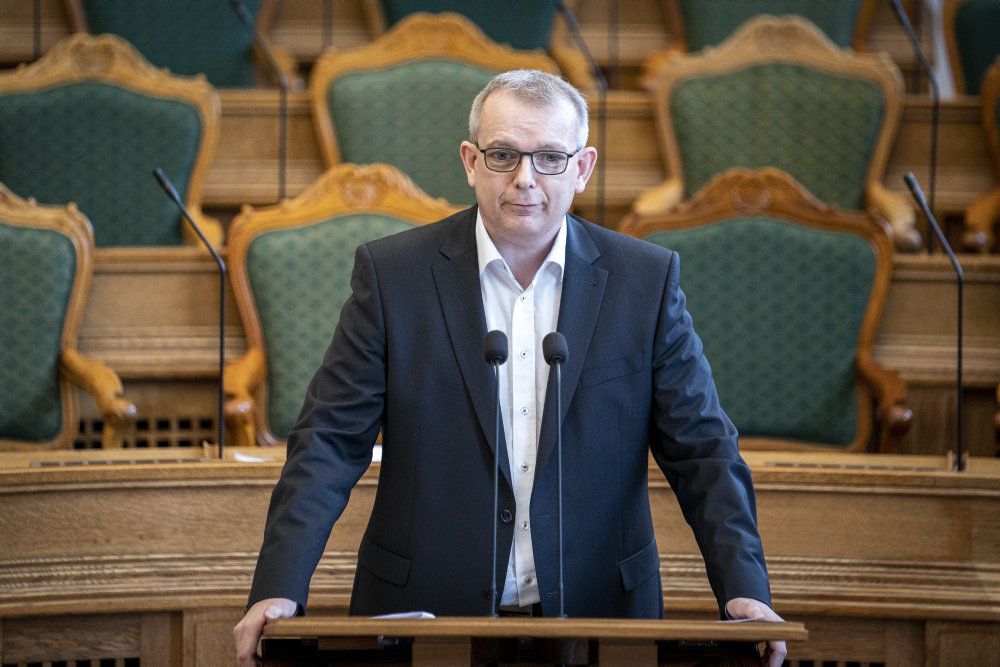 Dansk Folkepartis Hans Kristian Skibby blev ifølge BT mandag formiddag slået ved Lisbjerg omkring Aarhus.